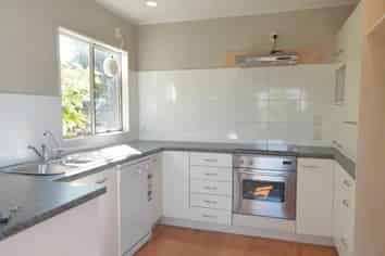 1/227 Sunset Road, Sunnynook