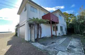 2/227 Sunset Road, Sunnynook