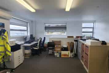 High Quality Warehouse with Yard