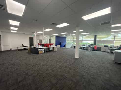High-quality office in Highbrook Business Park
