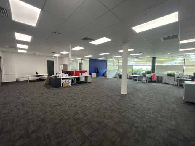 High-quality office in Highbrook Business Park