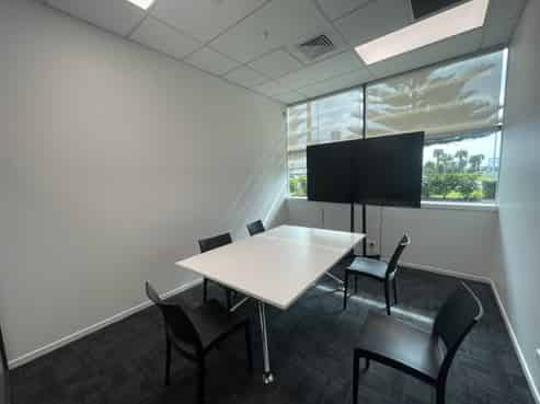 High-quality office in Highbrook Business Park
