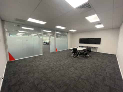 High-quality office in Highbrook Business Park