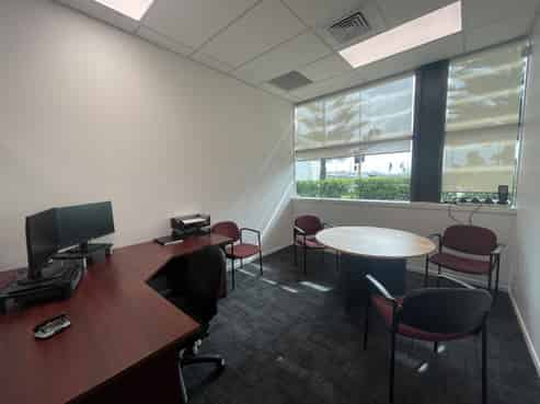 High-quality office in Highbrook Business Park