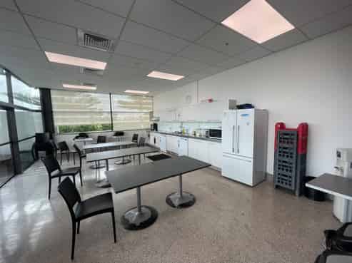 High-quality office in Highbrook Business Park