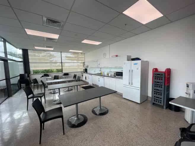 High-quality office in Highbrook Business Park