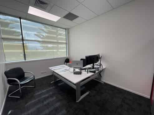 High-quality office in Highbrook Business Park