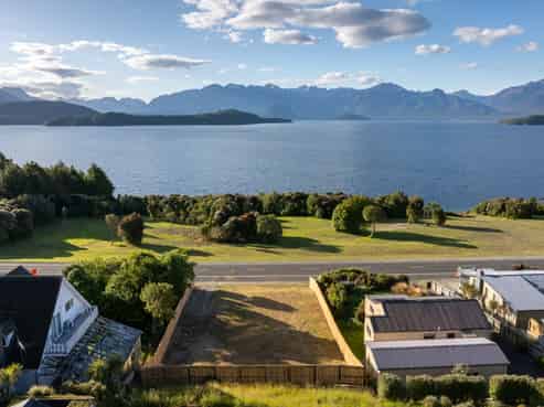 10 Cathedral Drive, Manapouri