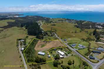 11 Spicer Road, Cable Bay