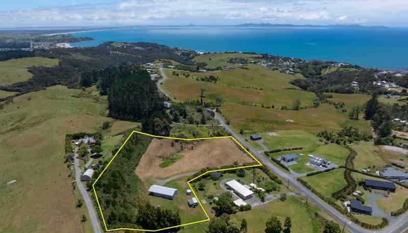 11 Spicer Road, Cable Bay
