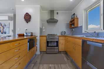 11 Spicer Road, Cable Bay