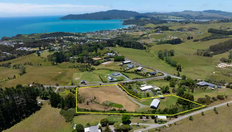 11 Spicer Road, Cable Bay