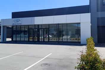 Modern Showroom and Warehouse Leasing Opportunity