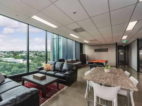 IMMACULATE ELLERSLIE OFFICE WITH 30 PARKS
