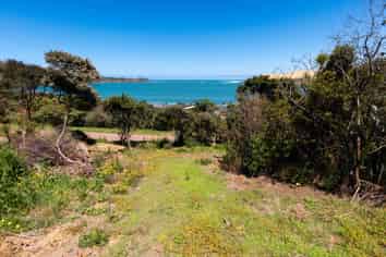 15 Kokohuia Road, OMAPERE