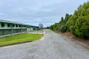 75 Cross Road, Lepperton