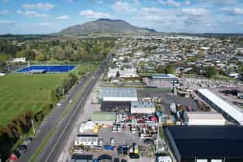 Flat, Fenced Yard - For Lease