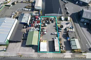Flat, Fenced Yard - For Lease