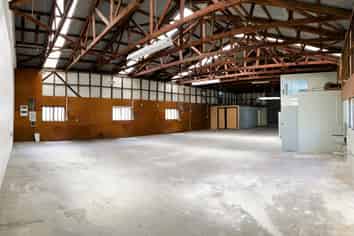 Functional 300m2 Heavy Industrial Warehouse 