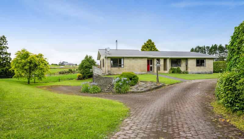 3872 Mountain Road, Stratford