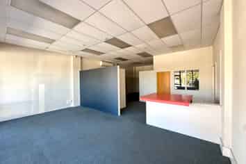 High profile main highway retail space!