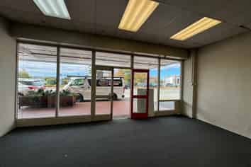 High profile main highway retail space!