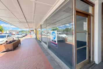 Huge main highway retail space!