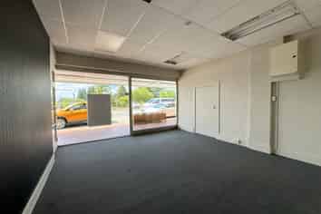 Huge main highway retail space!