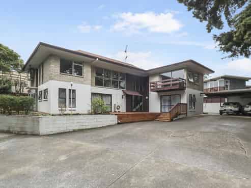 110 Lawrence Crescent, Hillpark