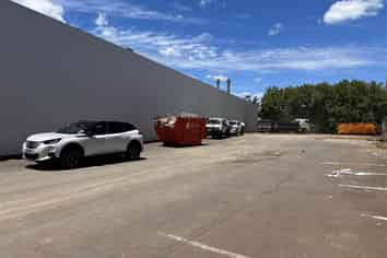1,764sqm WAREHOUSE & OFFICES WITH 3200sq YARD