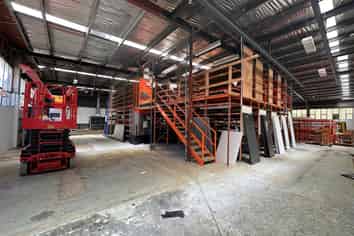 1,764sqm WAREHOUSE & OFFICES WITH 3200sq YARD