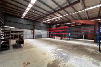 1,764sqm WAREHOUSE & OFFICES WITH 3200sq YARD