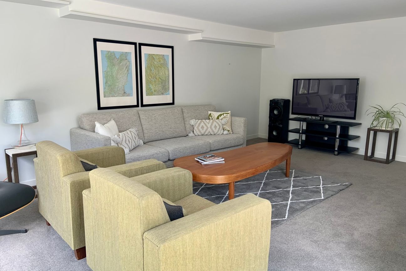 Fully Furnished Stylish Townhouse in Prime Fendalton Location - Fler