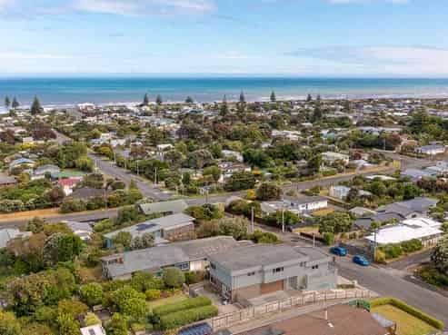 41 Manuka Street, Otaki Beach