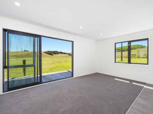 1514 Run Road, Tapora