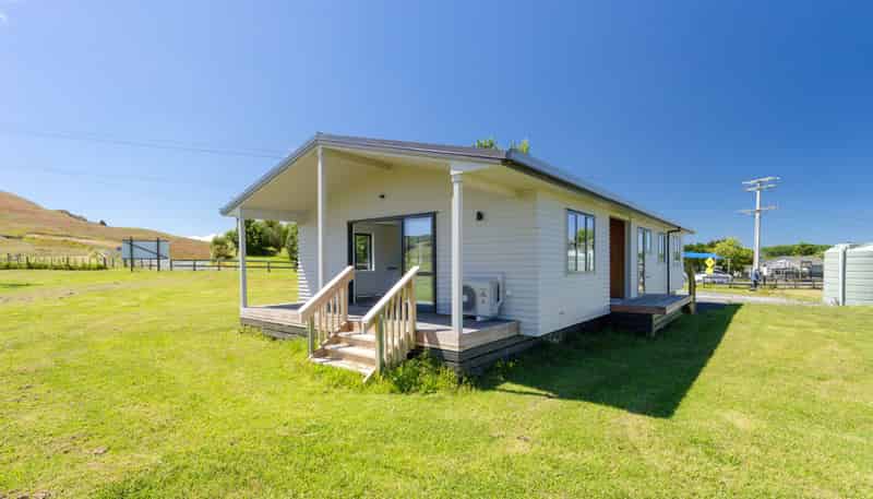 1514 Run Road, Tapora