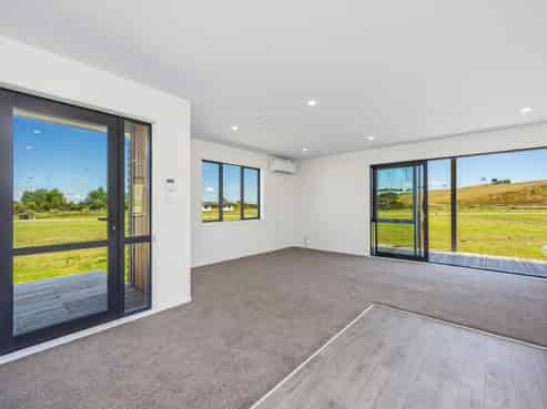 1514 Run Road, Tapora