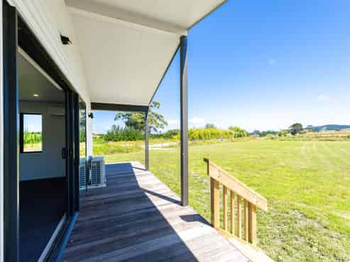 20 Journeys End, Tapora