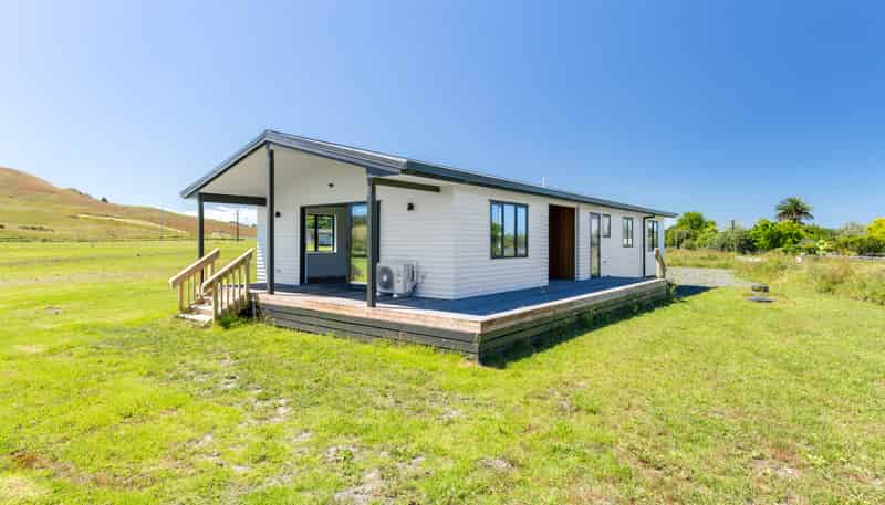 20 Journeys End, Tapora