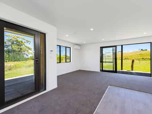 20 Journeys End, Tapora