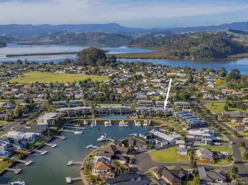12/73 South Highway - Sovereign Pier, Whitianga