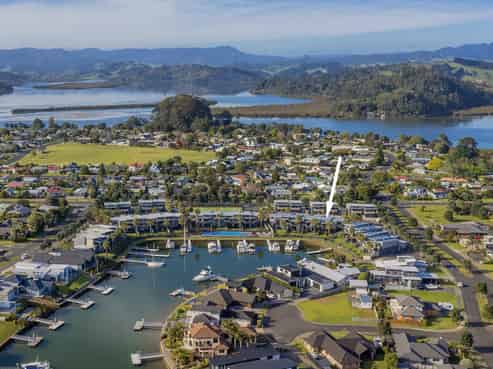 12/73 South Highway - Sovereign Pier, Whitianga