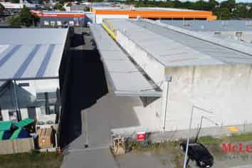 Bulk Retail Warehouse for Lease