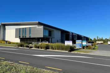 WAREHOUSE/OFFICE IN HIGHGATE BUSINESS PARK
