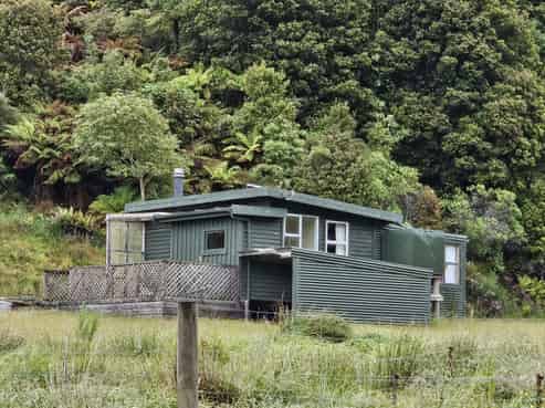 1961 Chaslands Highway, Chaslands