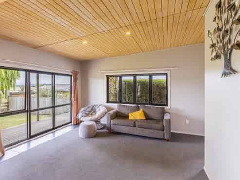 15 Lake View Road, Waipukurau