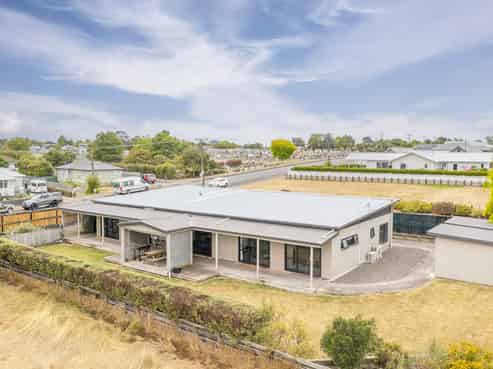 15 Lake View Road, Waipukurau