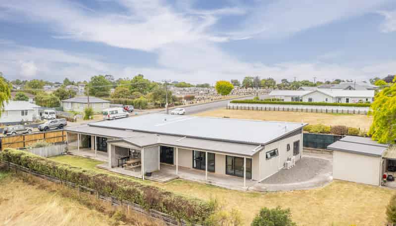 15 Lake View Road, Waipukurau