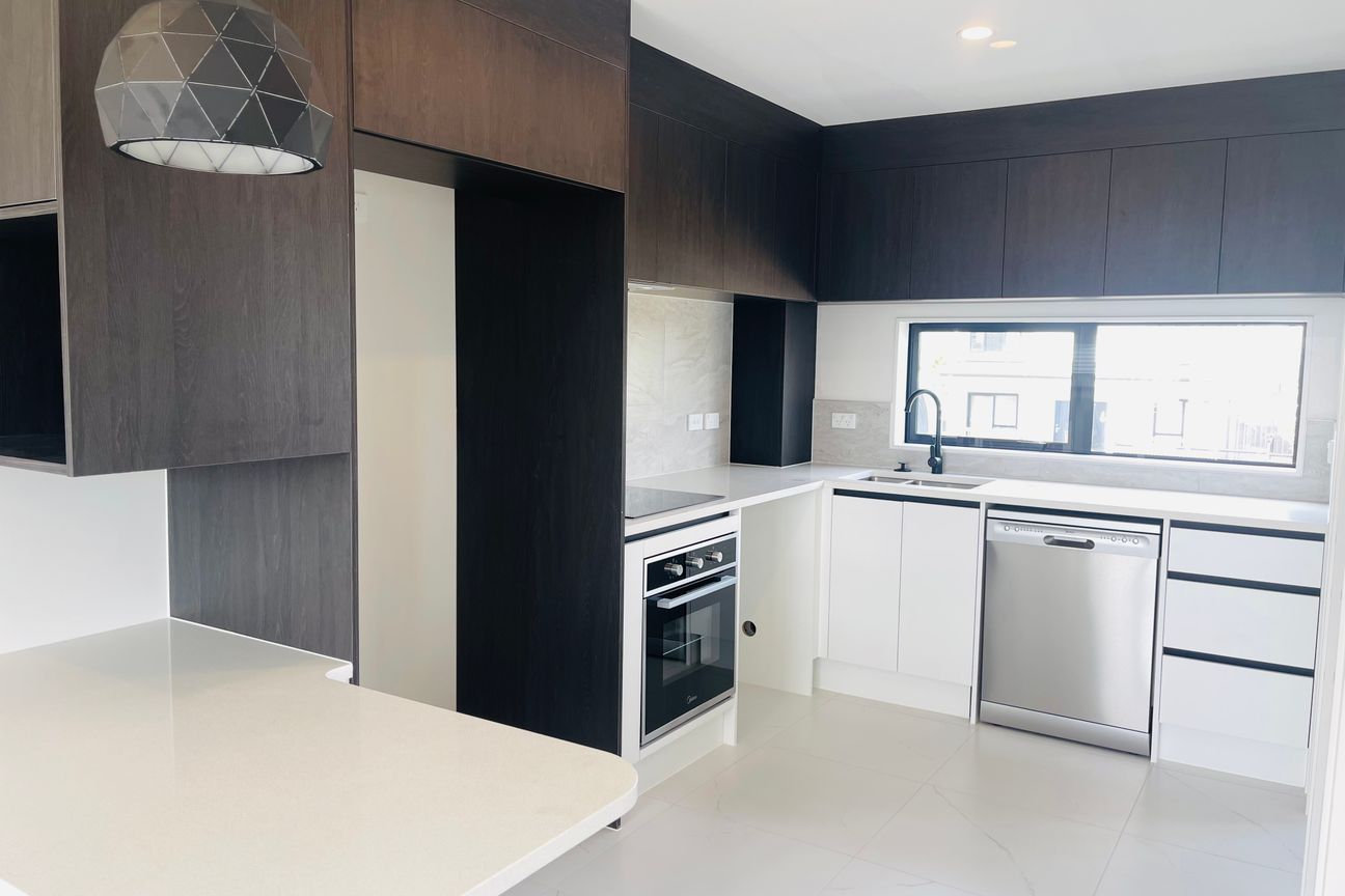 Stress-Free Living - Home With Income- Urgent Sale - Widok 2