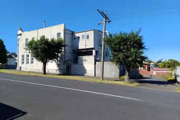 Must Sell - Carisbrook Hotel